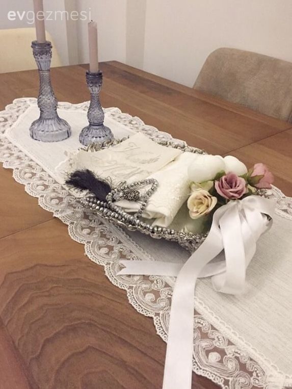 Bu Salon Sıcak Renkler, Modern Mobilyalarla Keyifleniyor