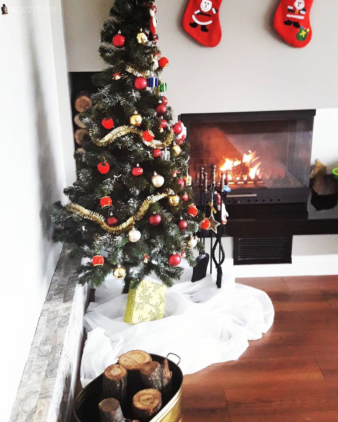 Yılbaşı dekorasyonu, Çam ağacı, Şömine