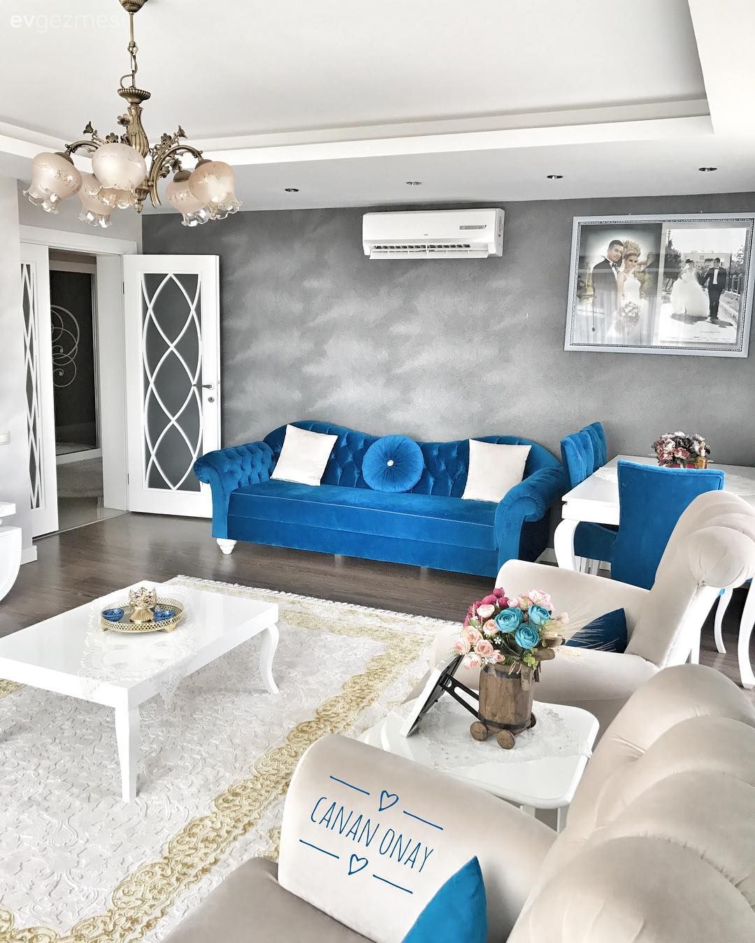 Bu İzmir Evinde Sadelik Klasik Dokunuşlarla Taçlanıyor