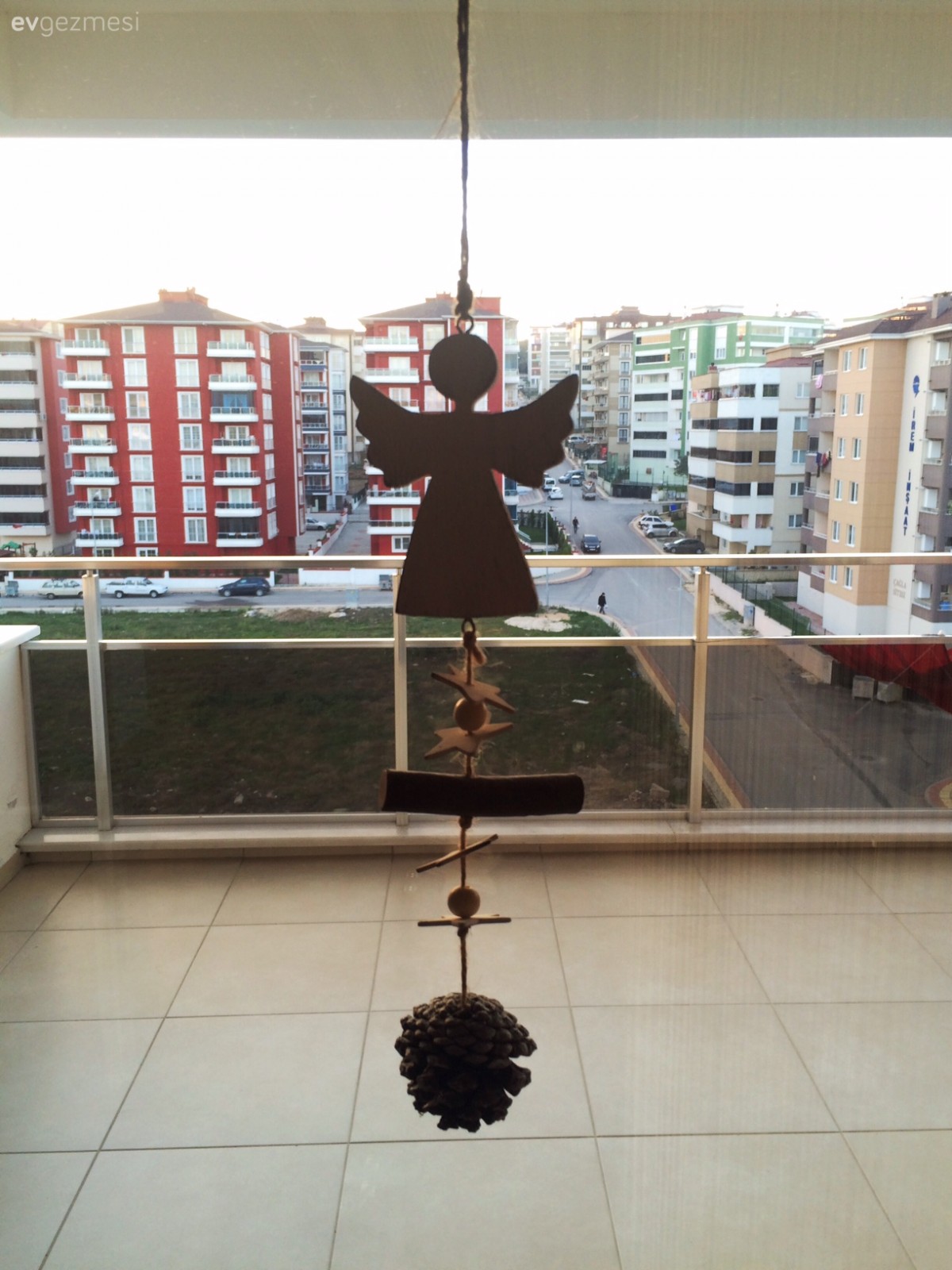 Nejla hanımın enerjik renklerle, sade ve cıvıl cıvıl evi..