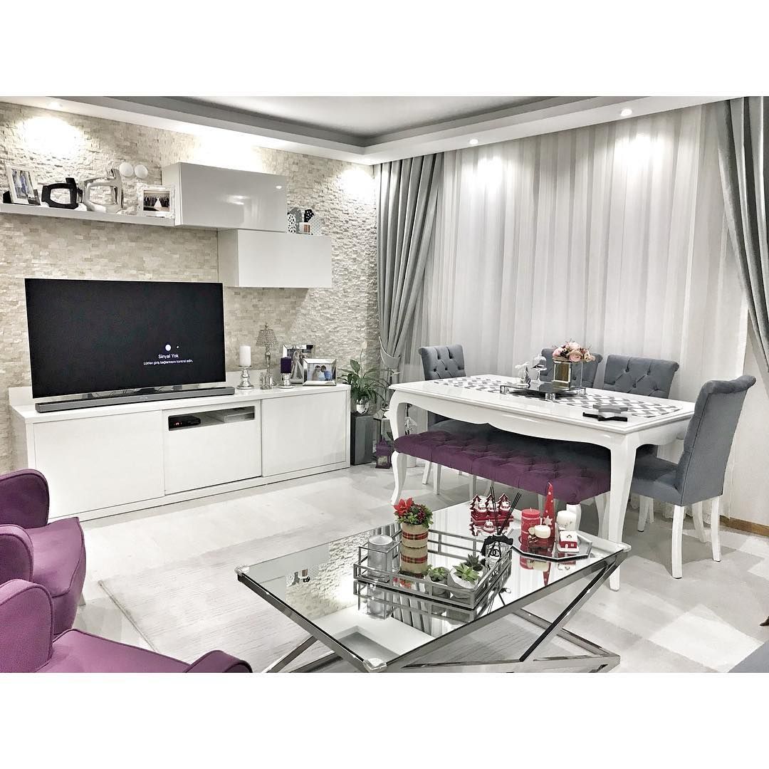 Beyaz halı, Orta sehpa, Yemek Odası, Tv ünitesi, Taş duvar, Fon perde, Perde, Mor