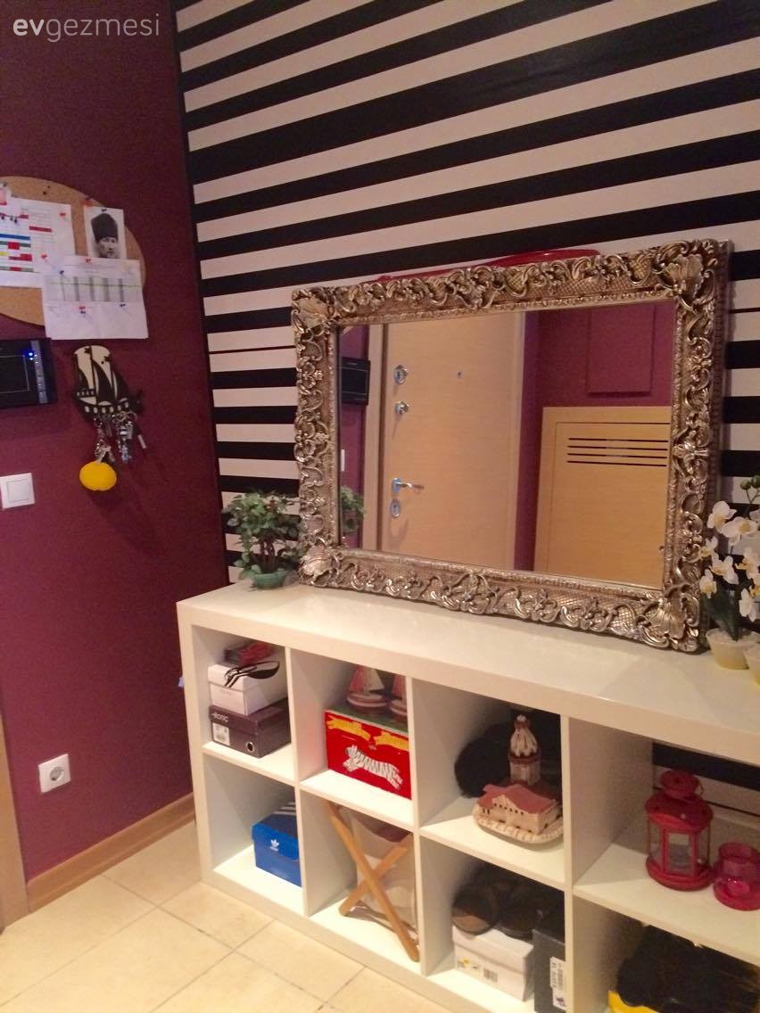 Antre, Kırmızı, Siyah- Beyaz