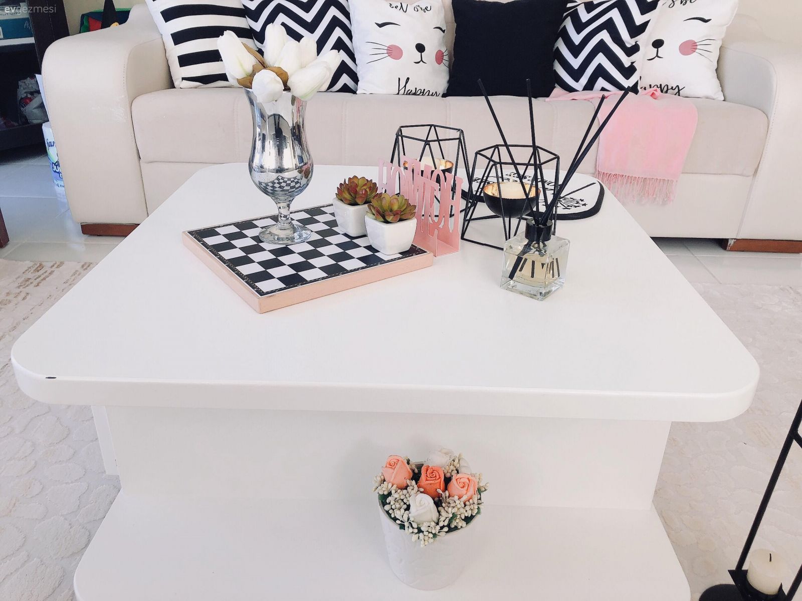 Bu Salon Sadece Boya Kullanılarak Tanınmayacak Hale Gelmiş