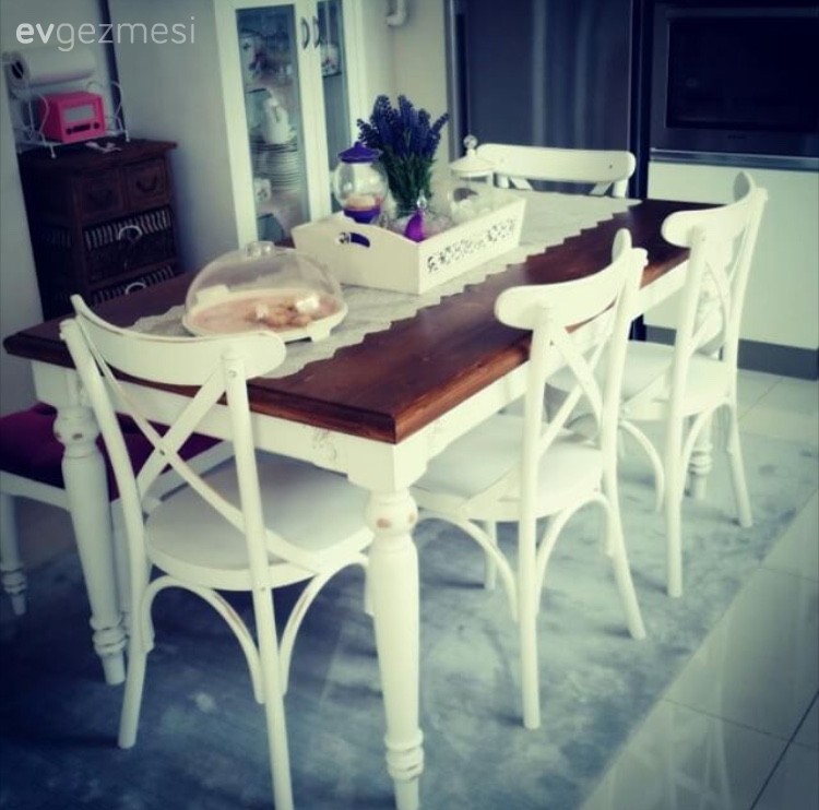 Meral hanımın klasik ve naturel esintili, göz alıcı evi..