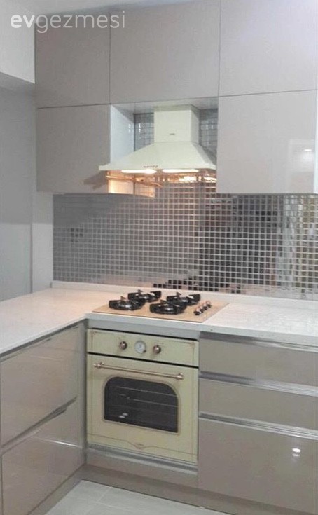 Genç çiftin tadilatla zevklerine göre tasarladıkları, özgün bir ev..