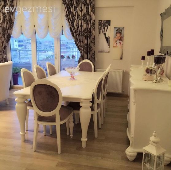 Damla hanımın pembe ve mor tonları ile şekillenen zarif evi..