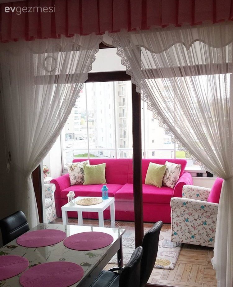 Zeliha hanımın yeni evinde, cıvıl cıvıl bir dekor..