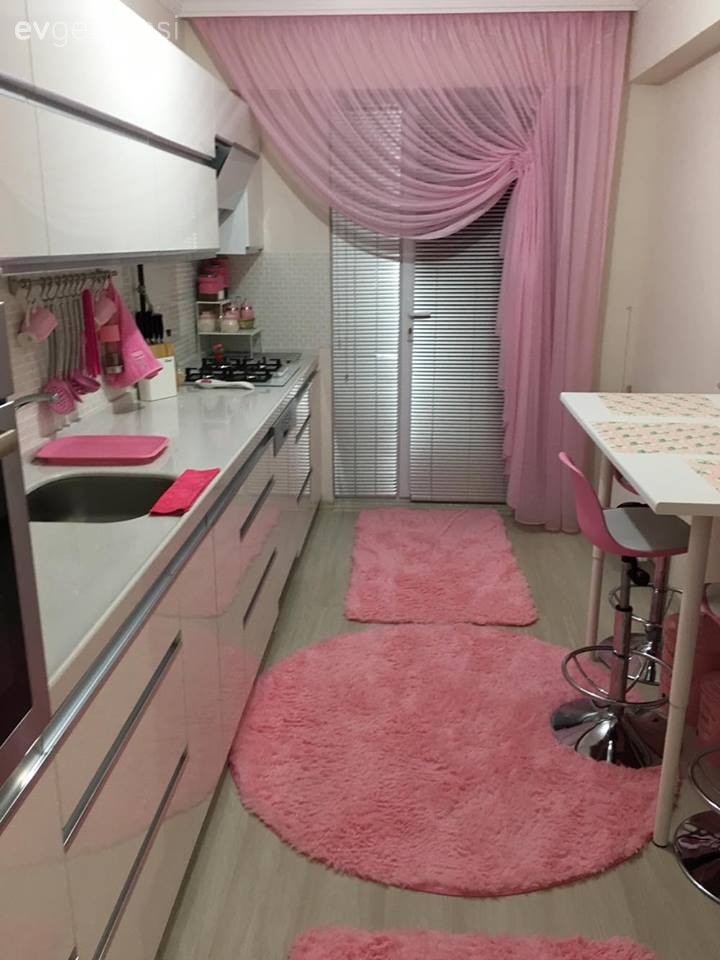 Büşra hanımın modern stilde tatlı ve cıvıl cıvıl evi..