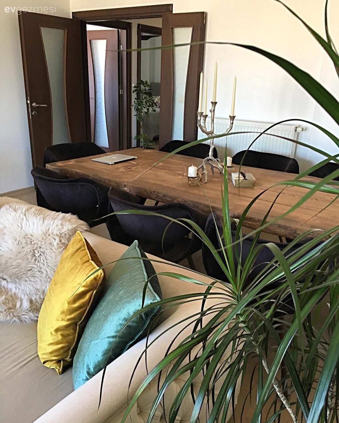 Bu özgür ruhlu salon dekorunun her parçası ayrı yıldız..