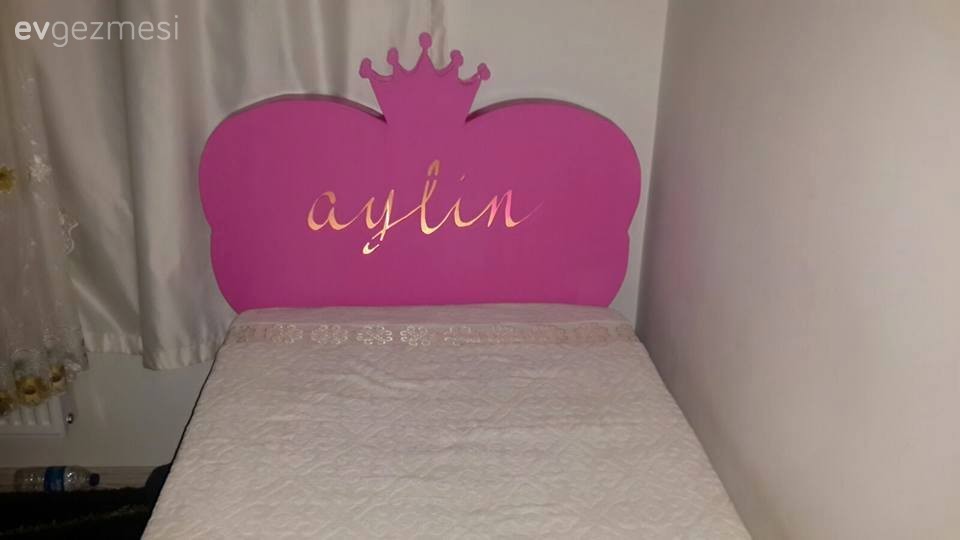 Tülin hanımın kızı Aylin için yaptığı el emeği prenses yatak başlığı