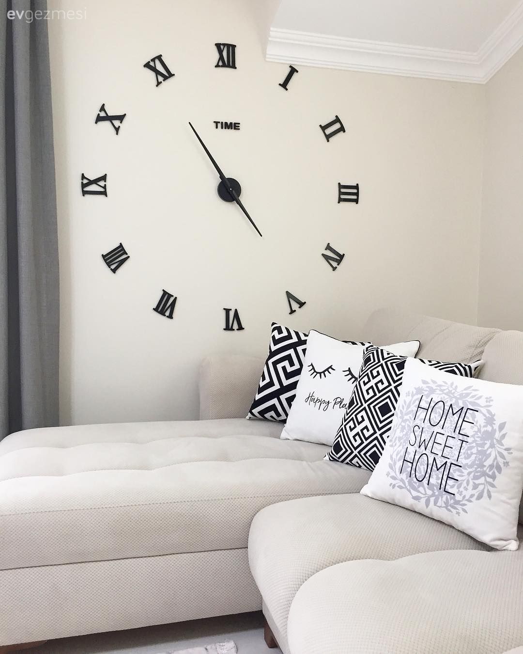 Oturma Odası, Duvar saati