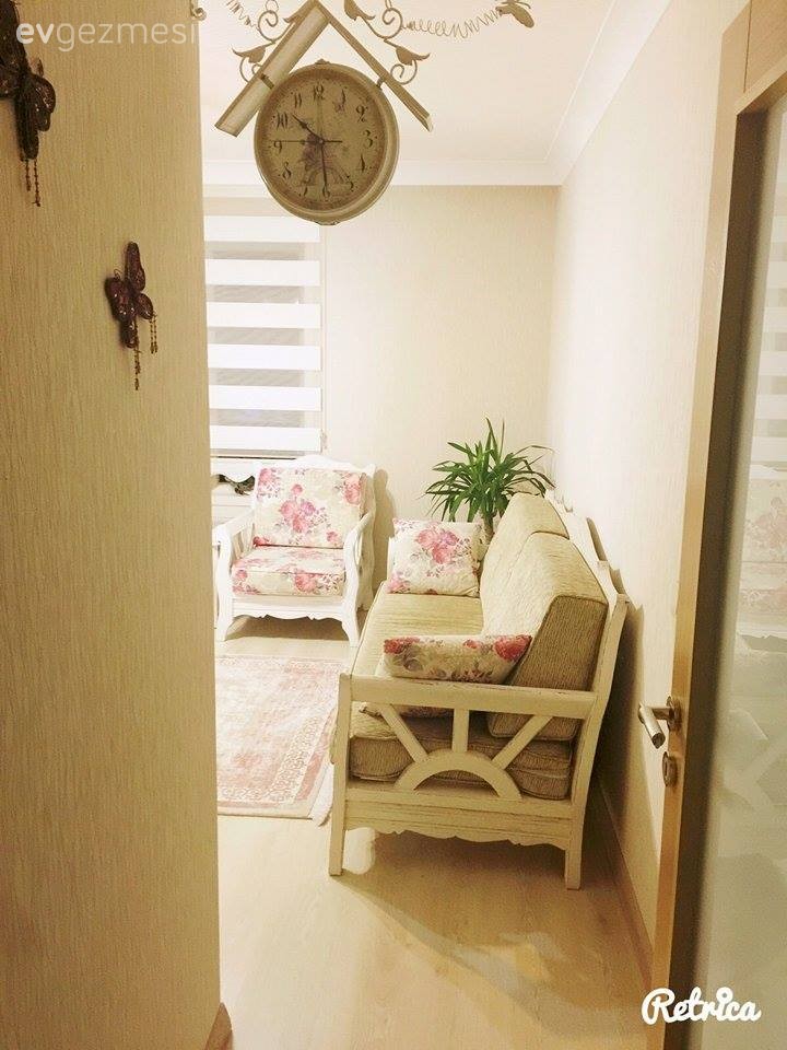 Oturma Odası, Duvar saati