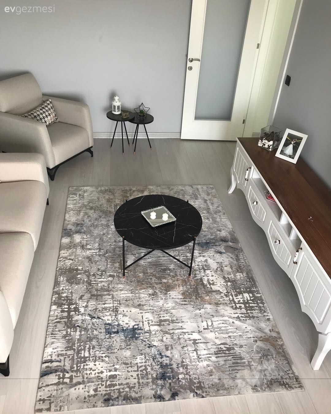 Çarpıcı Renkleri ve Lüks Malzemeleri Sergileyen Bir Ev!