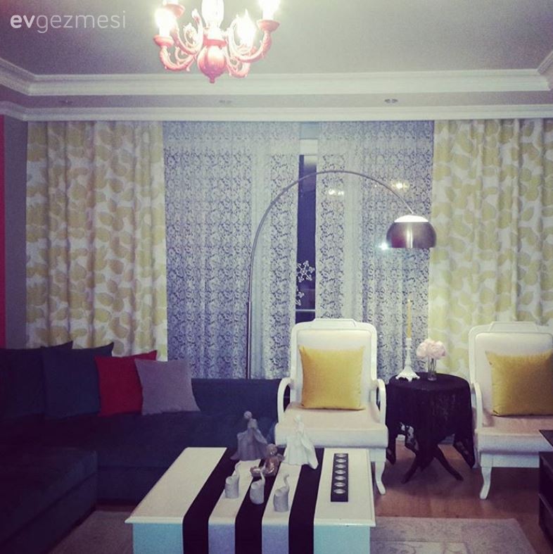 Müge hanımın keskin renk ve desenlerle, biraz çılgın evi..