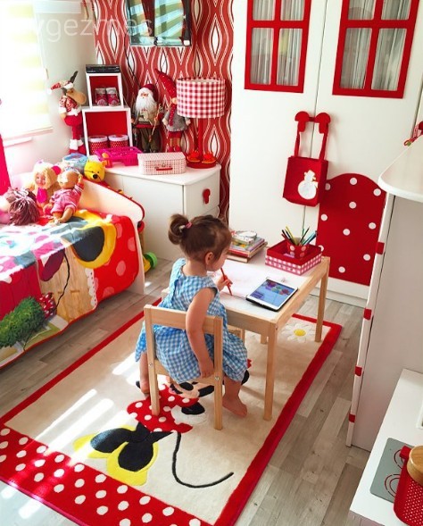 Beyaz, Çocuk Odası, Kırmızı