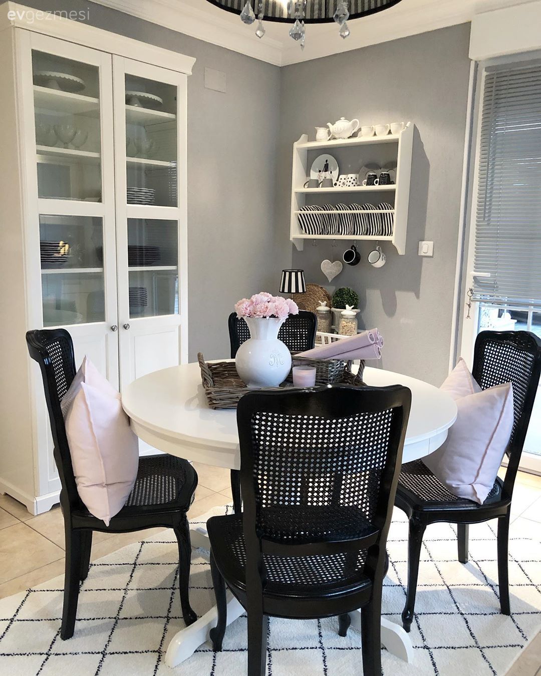 Bu Evin Keyifli Hali Işıltılarla Daha Çok Öne Çıkmış