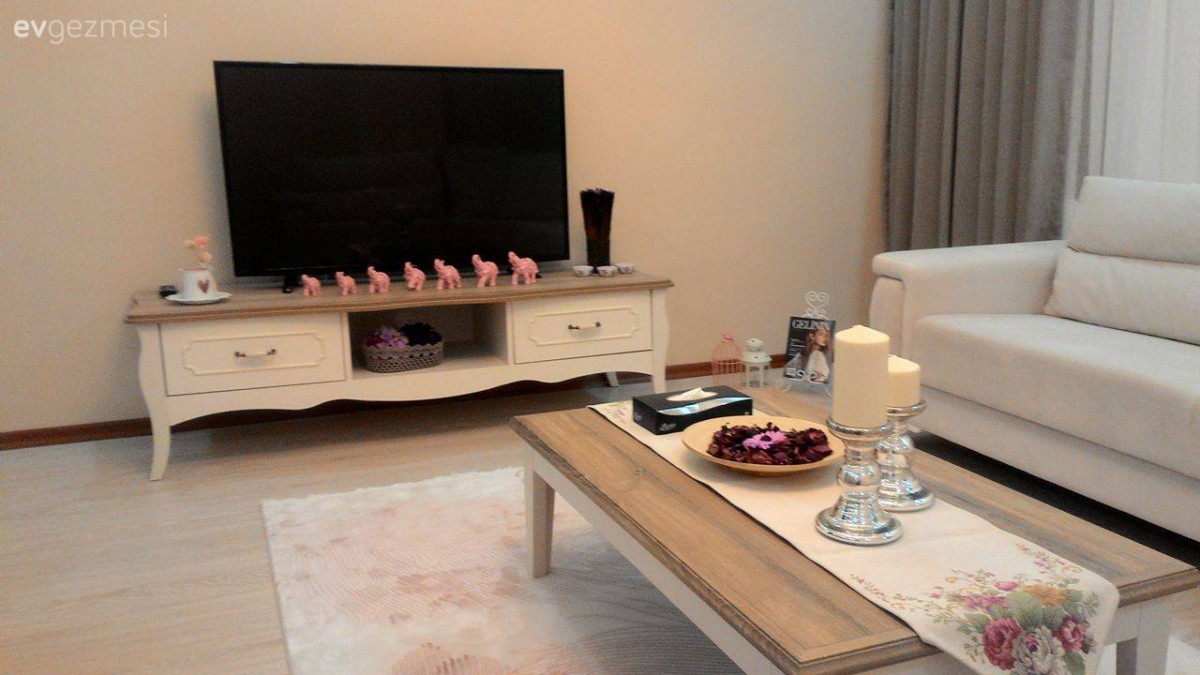 Özlem hanımın modern çizgide, sade ve dingin evi..