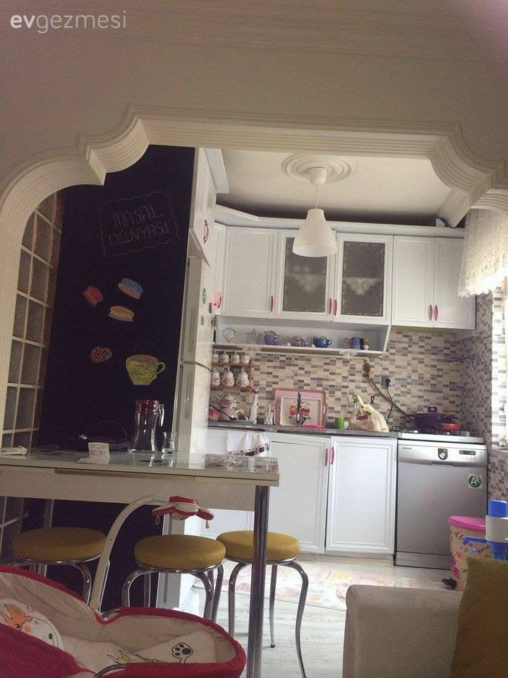 Emel hanımın kızının ailecek emekleri ile yeniledikleri mutfağı..