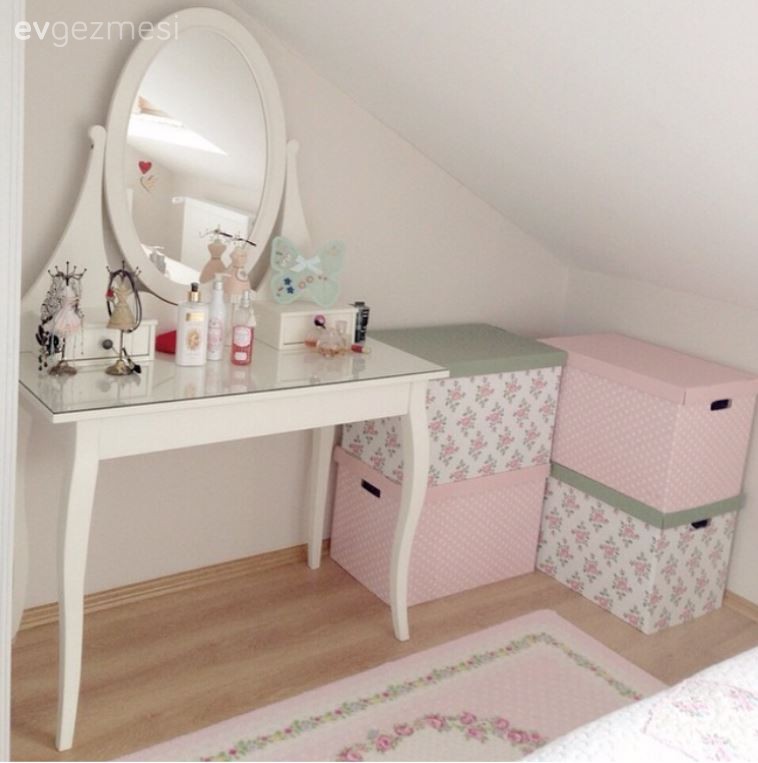 Arzu hanımın renkleri doyasıya kullandığı cıvıl cıvıl evi..