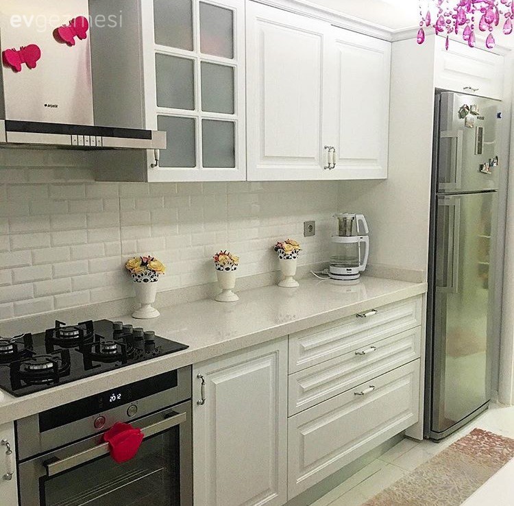 Ankastre, Avize, Beyaz mutfak, Country mutfak, Halı, Mutfak, Pembe, Aydınlatma