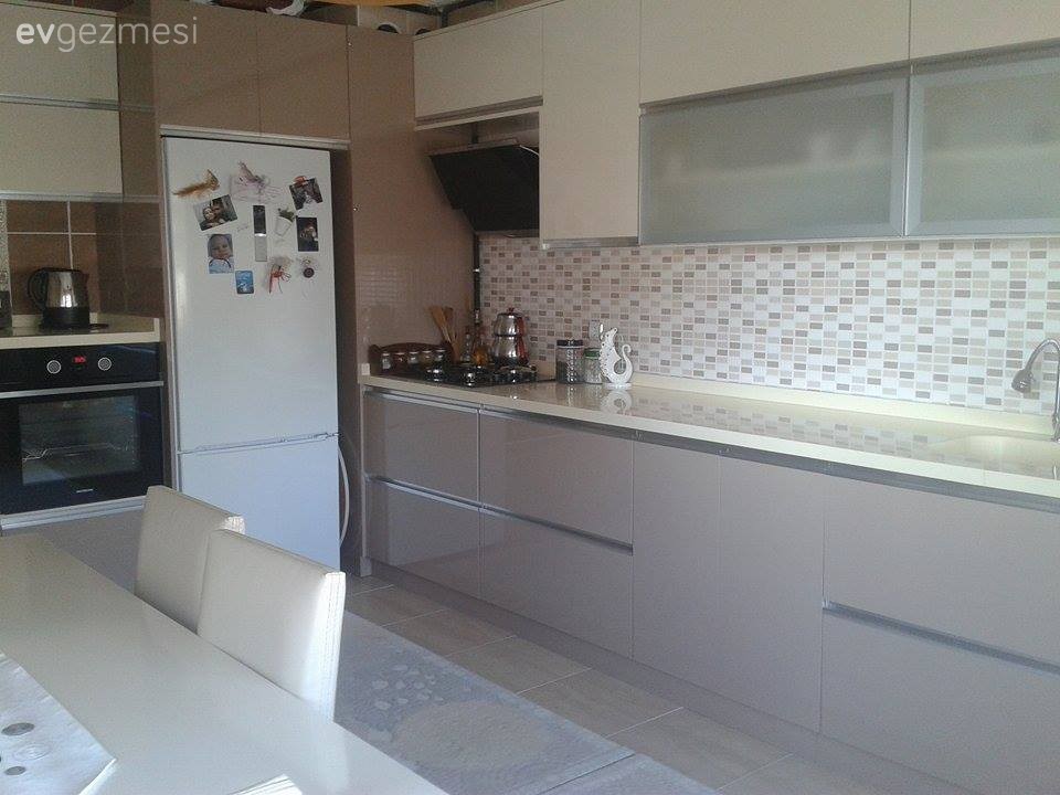 Yasemin hanımın monokrom krem renkle, sakin ve zarif evi..