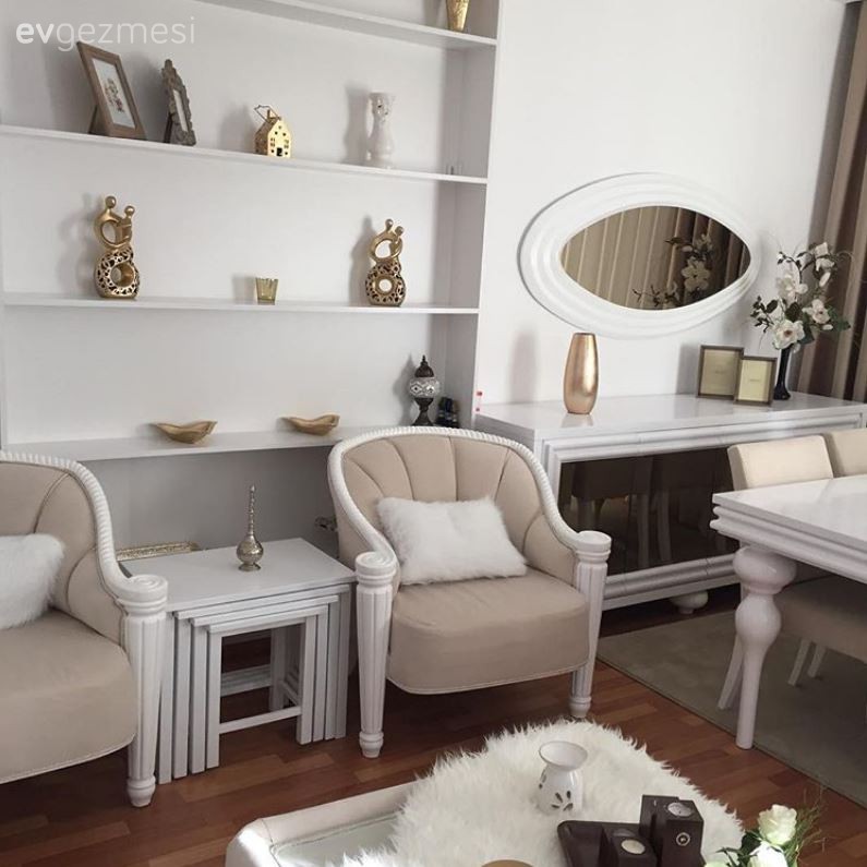 Günnur hanımın toprak tonlarına altın vurgusuyla şık görünümlü evi..