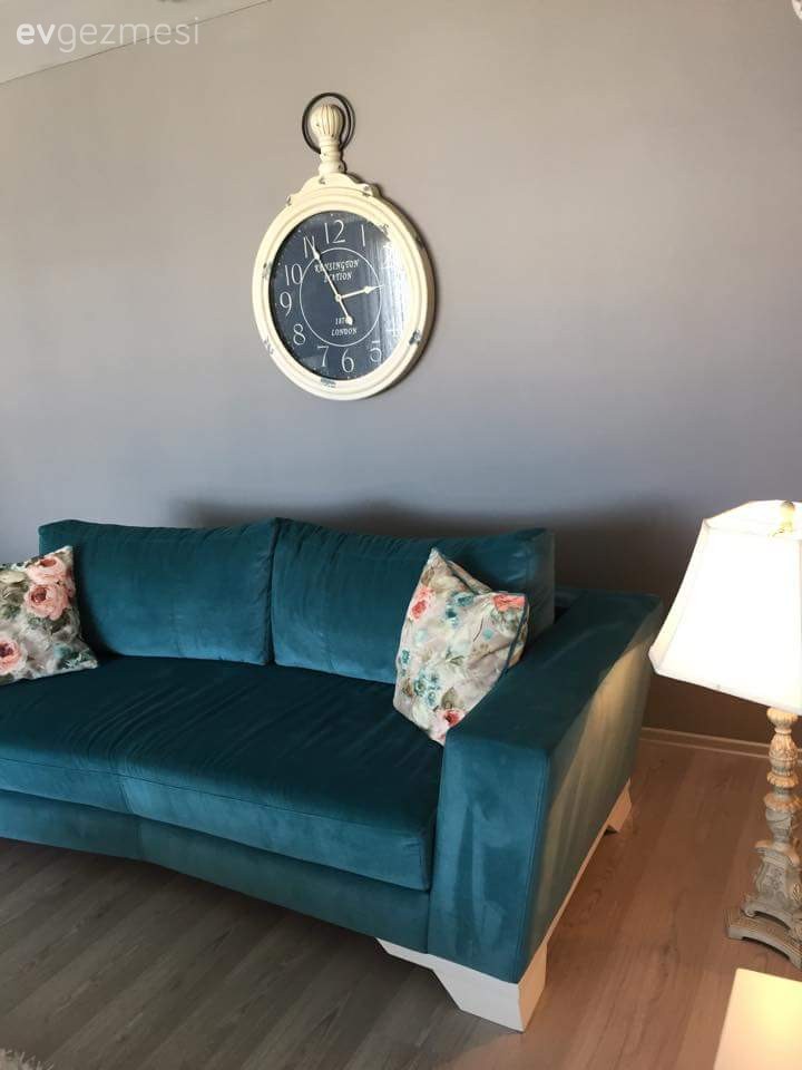 Mavi, Duvar saati, Salon