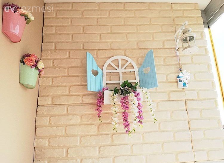Bu tatlı balkonda yazın keyfi çıkar. El emeği ile bir balkon..