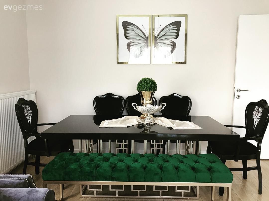 Dramatik renklerle şık, farklı detaylarla özgün bir ev..