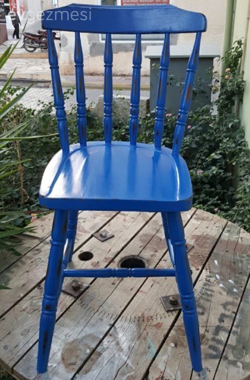 Eski sandalyelerden, neşeli parçalara: Ayşe Nur hanımın dönüşümü..