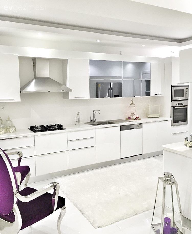 Beyazın büyüsünde, iddialı ve şık bir ev..