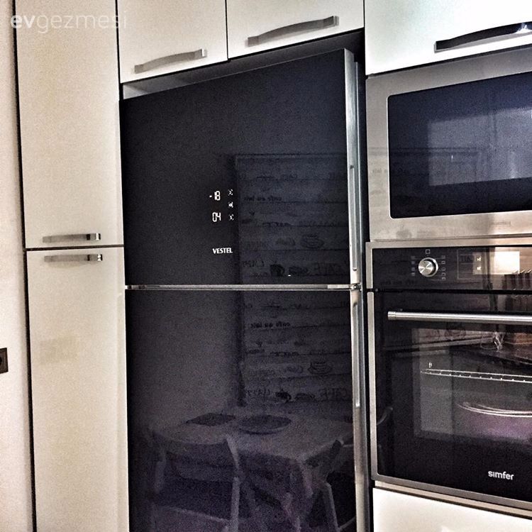 Hareketli ve uyumlu bir dekor. Simge hanımın modern stil evi..