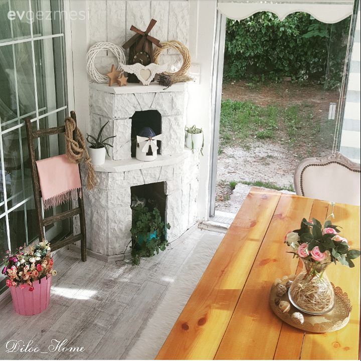 Çiçeklerle canlanan bir dekor.. Dilşah hanımın evinden..