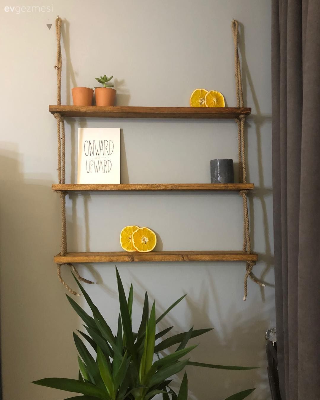 Salon, Duvar rafı, Duvar dekorasyonu