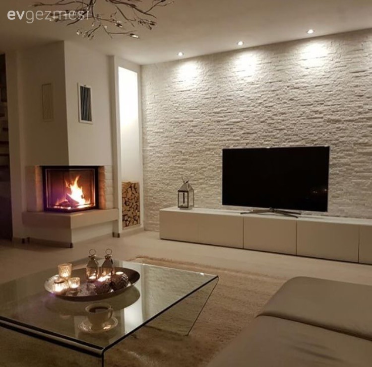 Halı, Orta sehpa, Salon, Şömine, Taş duvar, Tv ünitesi