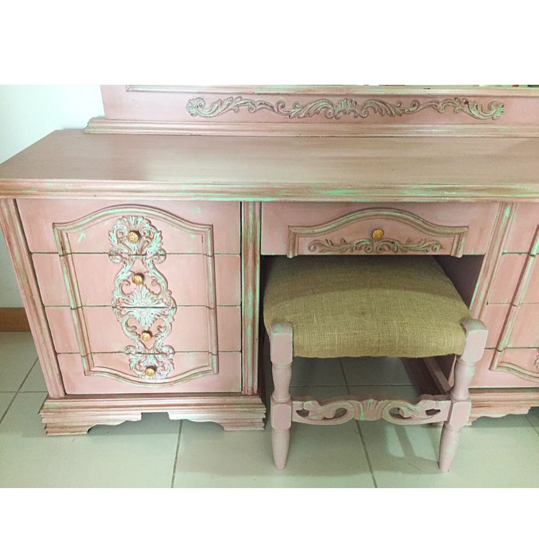 Kasvetli görünümden nostaljik ve renkli bir parçaya. Burcu hanımın dönüşümü..