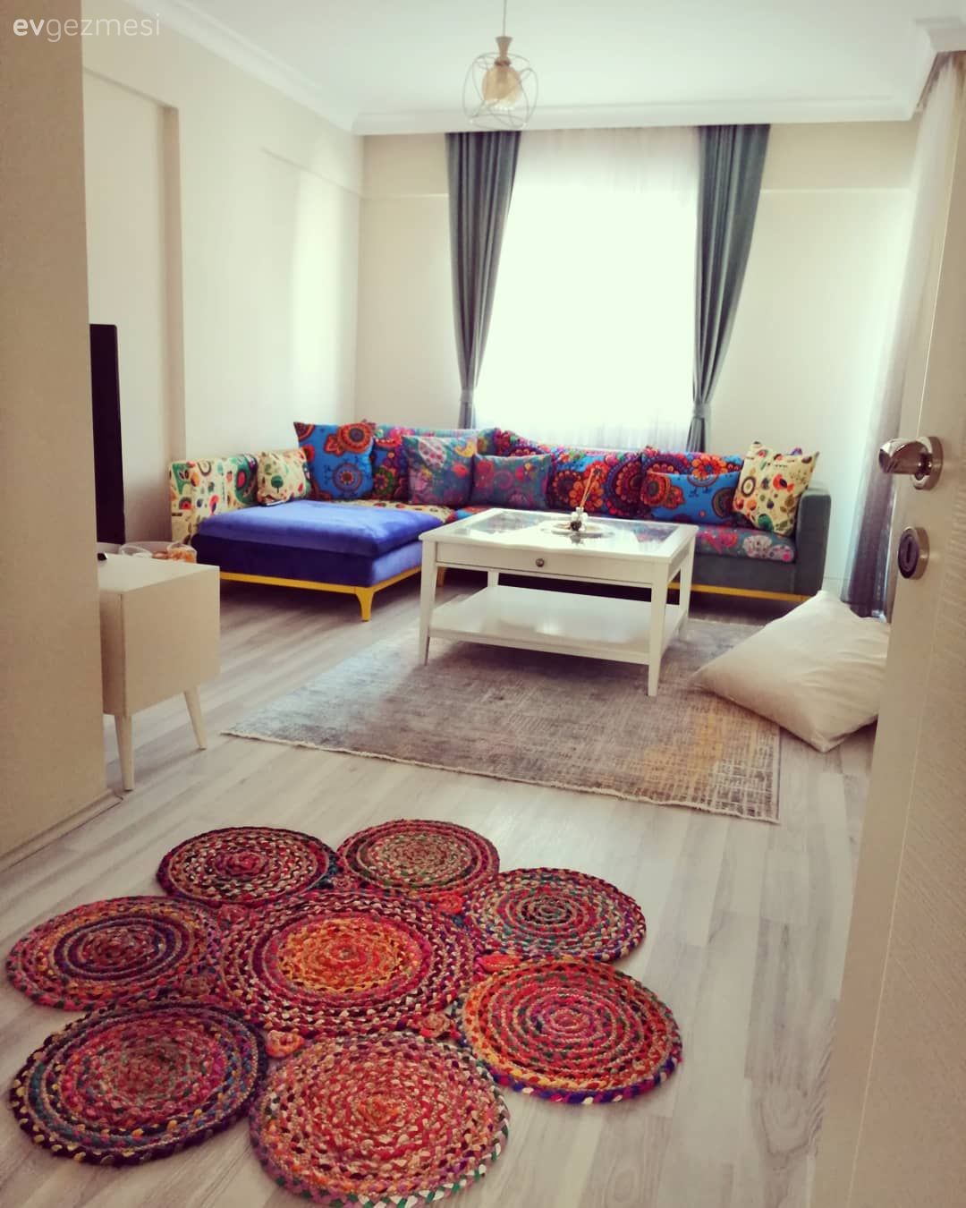 Oturma Odası, Köşe koltuk, Halı, Orta sehpa, Kırlent, Mavi