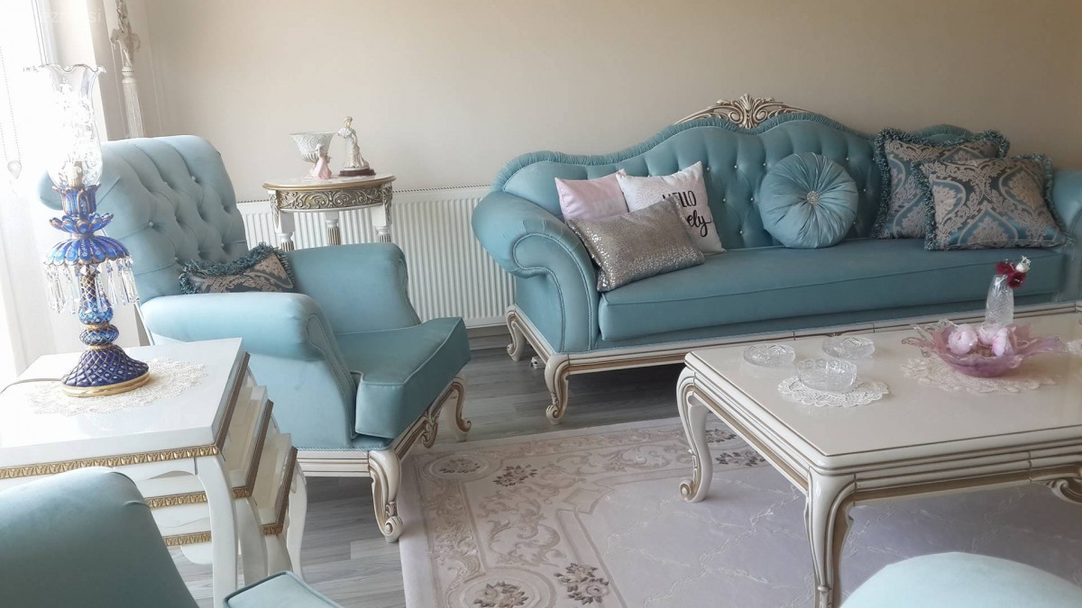 Ecenur hanımın klasik stilde, şık ve keyifli evi..