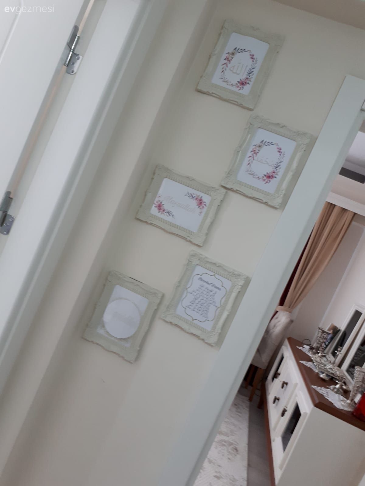 Yeni evli çiftin el emeği dokunuşlarla dolu, konforlu ve keyifli evi.