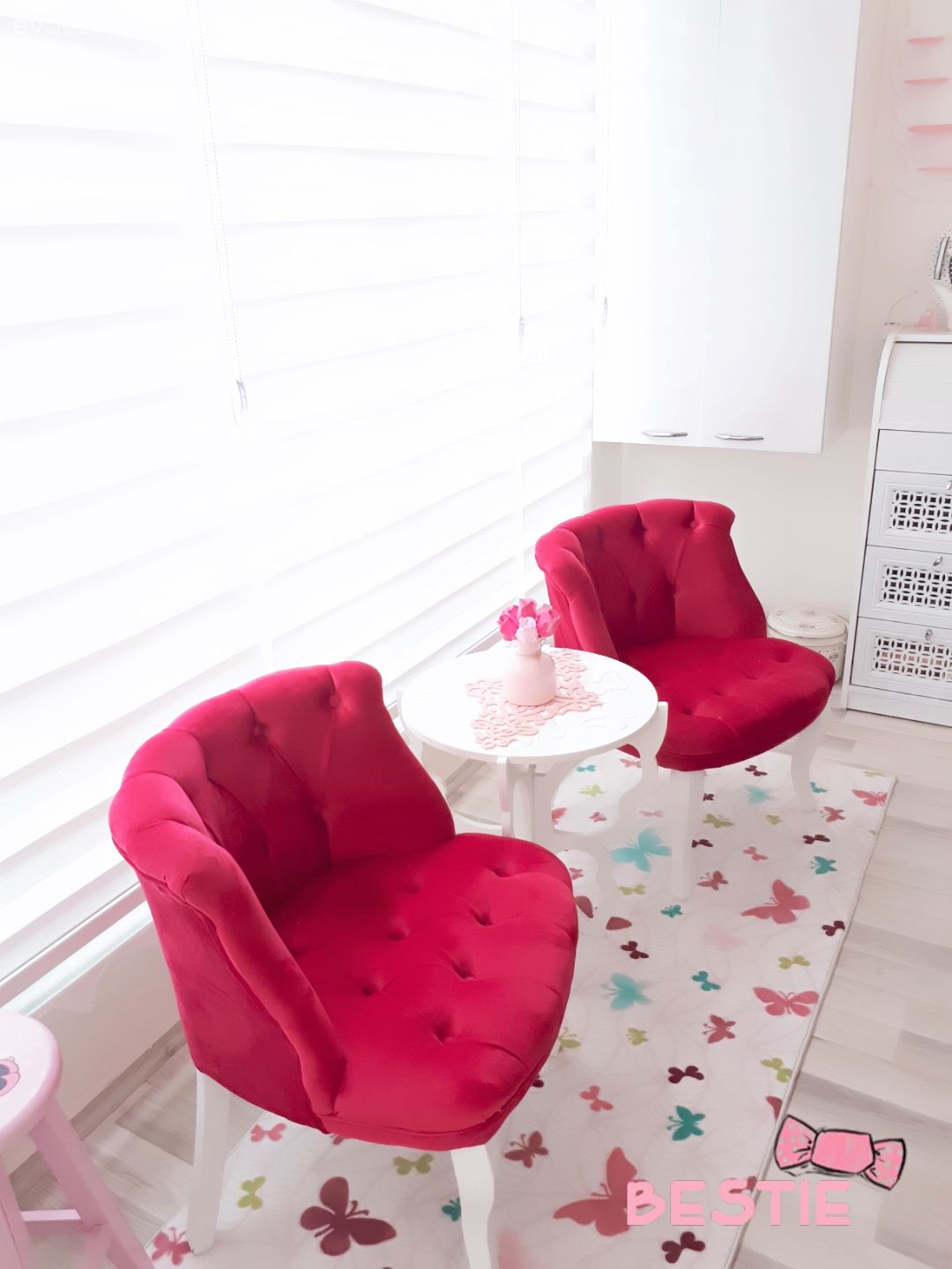 Bu evde pembenin pastel tonuna da, canlı fuşya tonlarına da yer var.