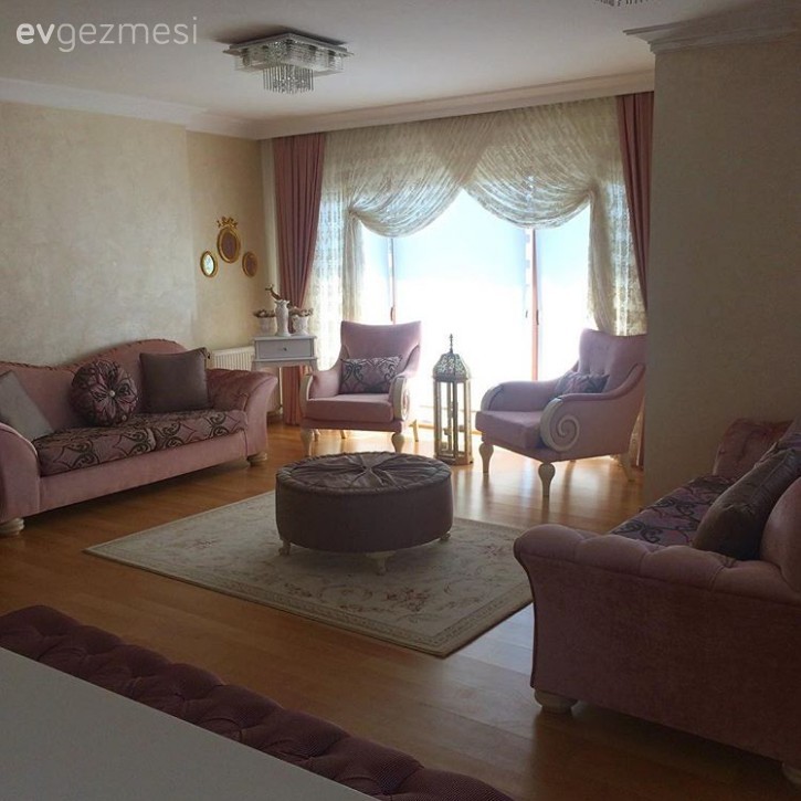 Country tarz döşenmiş zarif bir ev