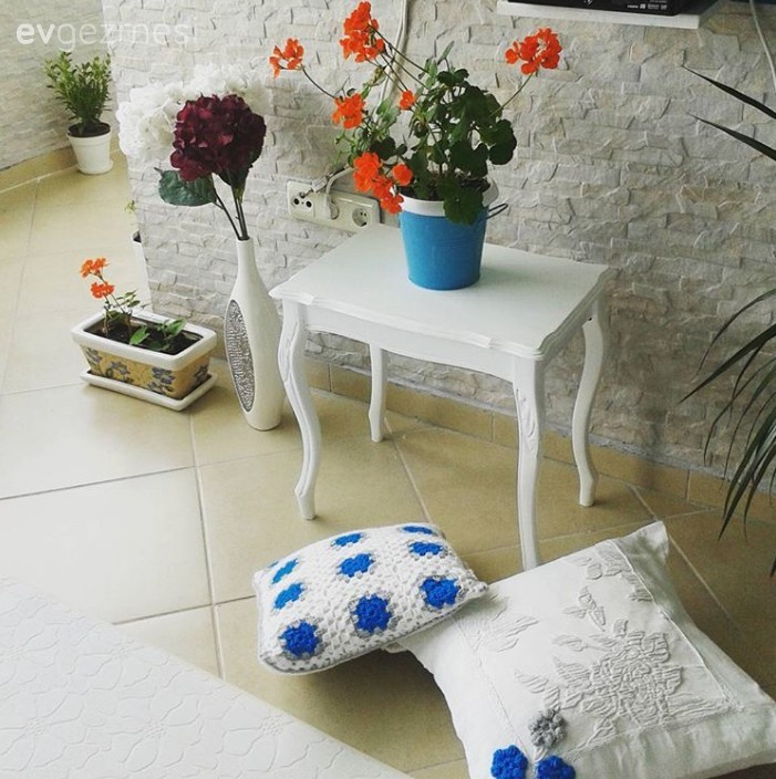 Balkon, Çiçekler, Mavi, Sehpa, Kırlent