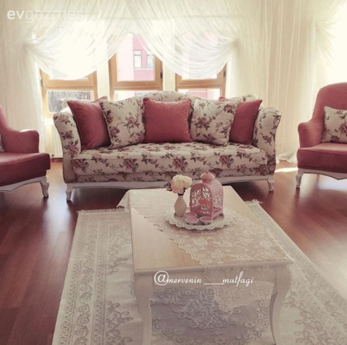 Merve hanımın uyumu ön planda tutan cıvıl cıvıl evi..