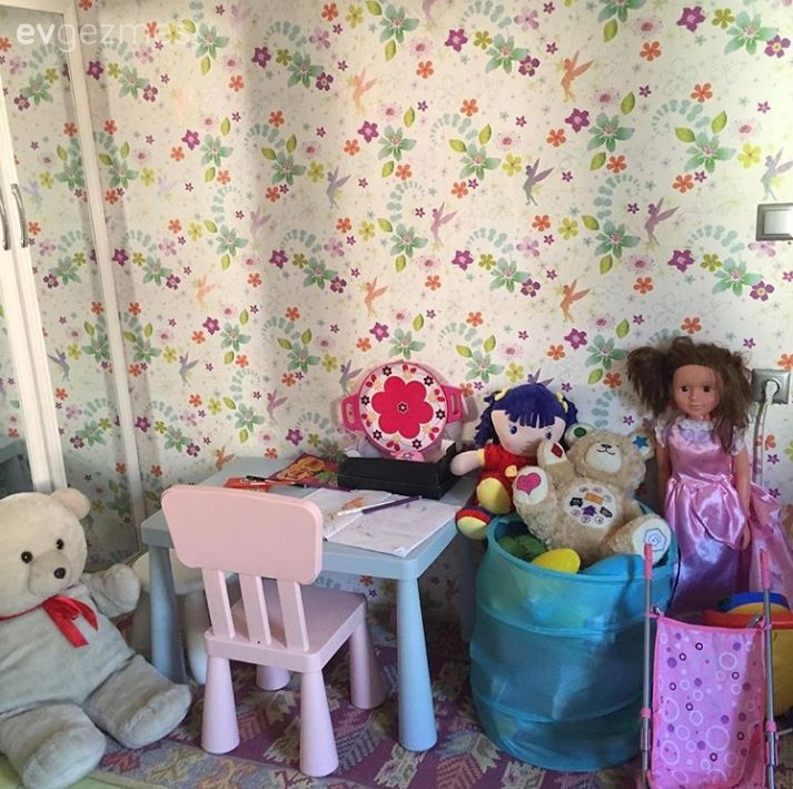 Günnur hanımın toprak tonlarına altın vurgusuyla şık görünümlü evi..