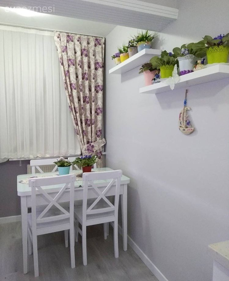 Beyaz mutfak, Mutfak, Mutfak masası, Duvar rafı