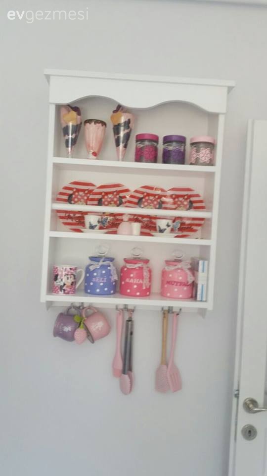 Selin hanımın yeni yapılan country stil mutfağı.