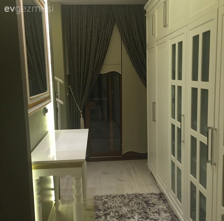 Ayna, Dresuar, Giyinme odası, Perde