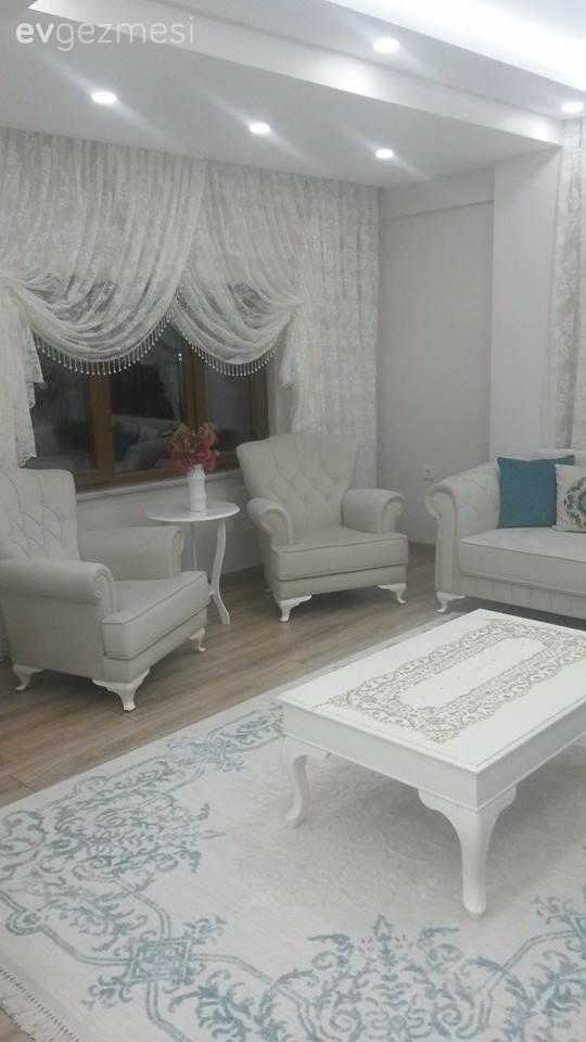 Berjer, Halı, Kruvaze perde, Mavi, Orta sehpa, Perde, Salon