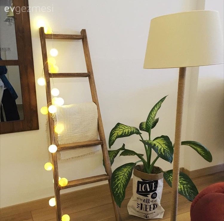 Çiçekler, Lambader, Merdiven, Taş duvar, Salon, Aydınlatma