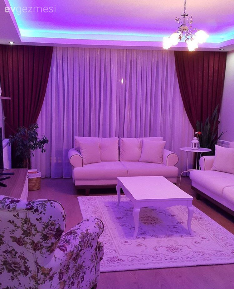 Avize, Fon perde, Halı, Krem, Orta sehpa, Salon, Perde, Aydınlatma